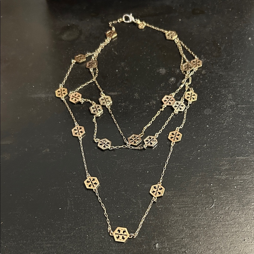 Tory Burch- 3 Strand Hex Logo Elegant Gold Chain Necklace, matching bracelet av